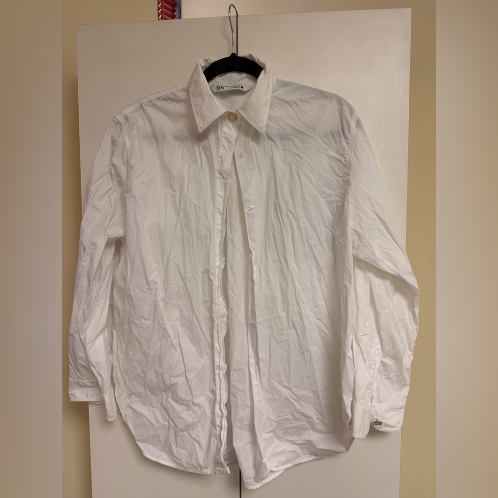 Zara women’s XS White Classic Button-Up Shirt with gold buttons